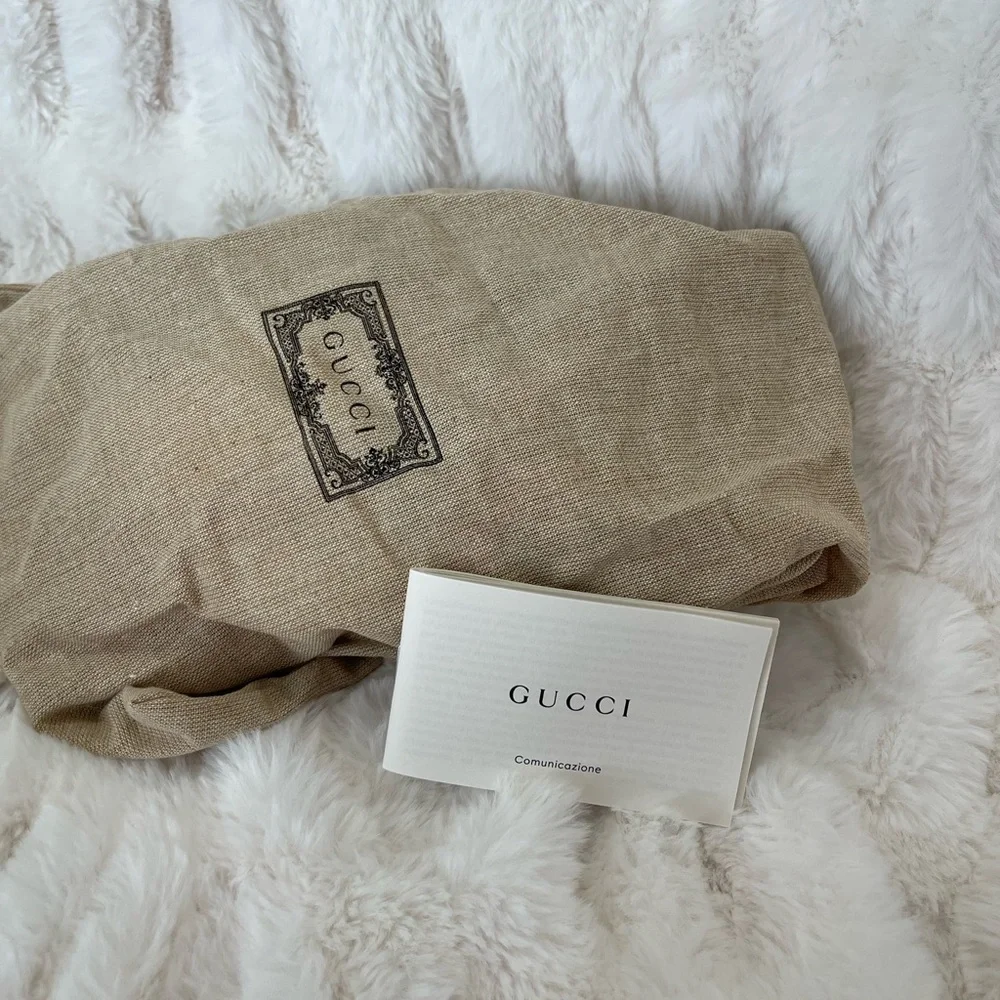Gucci Pink Floral Leather T-Strap Sandals with Gold Double G - Picture 5 of 6